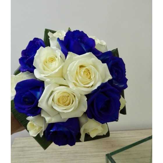 Buchet mireasa trandafiri albastrii si albi